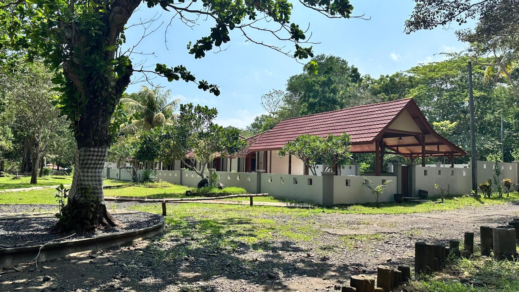G Beach Hotel Grajagan Exterior photo